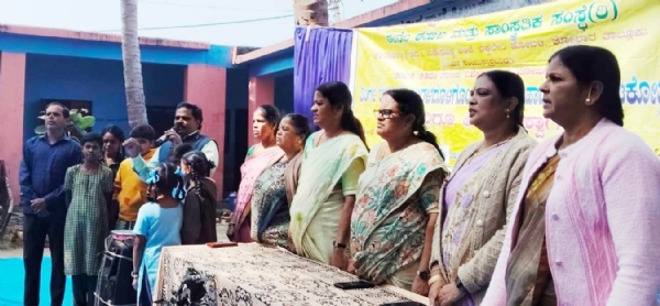 ಕೋಲಾರ ನಗರದ ಕೀಲುಕೋಟೆ ಸರ್ಕಾರಿ ಹಿರಿಯ ಪ್ರಾಥಮಿಕ ಶಾಲೆಯಲ್ಲಿ ಈನೆಲ ಈಜಲ ಸಂಸ್ಥೆಯಿ0ದ ಜಾನಪದ ಹಾಡು ಕಾರ್ಯಕ್ರಮ ನಡೆಯಿತು.