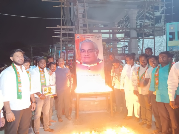ಬಿಜೆಪಿ ಜಿಲ್ಲಾ ಯುವಮೋರ್ಚಾದಿಂದ ಅಟಲ್ ಬಿಹಾರಿ ವಾಜಪೇಯಿ ಜನ್ಮದಿನಾಚರಣೆ