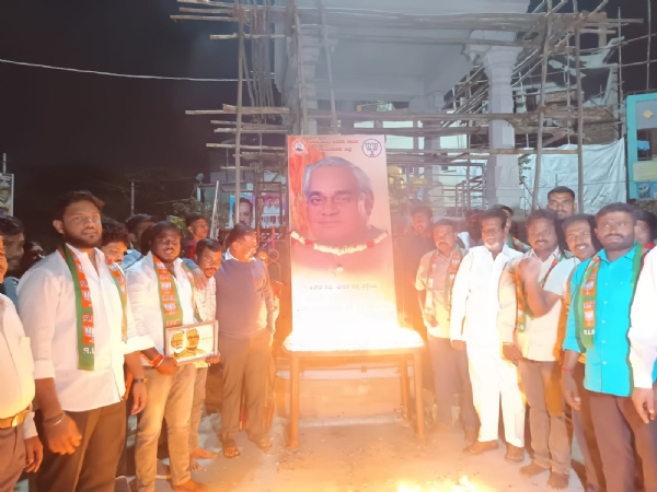 ಬಿಜೆಪಿ ಜಿಲ್ಲಾ ಯುವಮೋರ್ಚಾದಿಂದ ಅಟಲ್ ಬಿಹಾರಿ ವಾಜಪೇಯಿ ಜನ್ಮದಿನಾಚರಣೆ