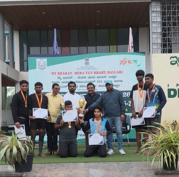 ವಿದ್ಯಾರ್ಥಿಗಳು ಶಿಕ್ಷಣದ ಜೊತೆ ಕ್ರೀಡಾಸಕ್ತಿ ಬೆಳೆಸಿಕೊಳ್ಳಿ: ಸಂತೋಷ ರೆಡ್ಡಿ