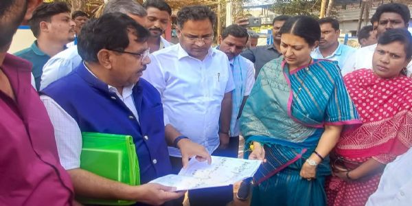 ರಸ್ತೆ ಅಭಿವೃದ್ಧಿ ಕಾಮಗಾರಿ ವೀಕ್ಷಿಸಿದ ಸಂಸದೆ ಪ್ರಭಾ ಮಲ್ಲಿಕಾರ್ಜುನ