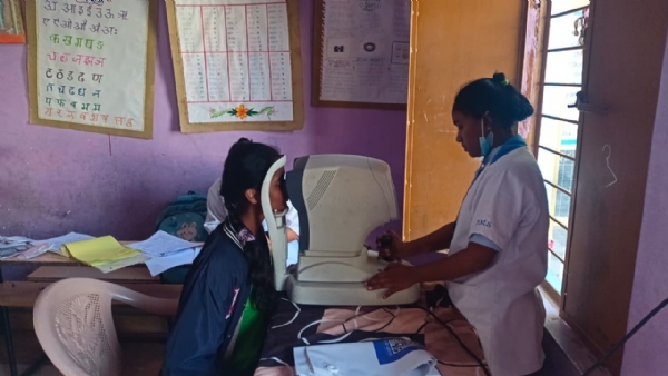 ಕೋಲಾರ ನಗರದ ಬಾಬಾ ವಿದ್ಯಾ ಸಂಸ್ಥೆಯಲ್ಲಿ ವಿದ್ಯಾರ್ಥಿಗಳ ಕಣ್ಣಿನ ತಪಾಸಣೆ ನಡೆಯಿತು.