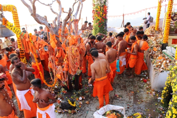 ಸಹಸ್ರಾರು ಆಂಜನೇಯ ಸ್ವಾಮಿ ಭಕ್ತರಿಂದ ಅಂಜನಾದ್ರಿಯಲ್ಲಿ ಹನುಮಮಾಲೆ ವಿಸರ್ಜನೆ