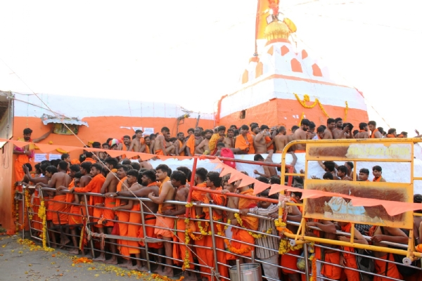 ಸಹಸ್ರಾರು ಆಂಜನೇಯ ಸ್ವಾಮಿ ಭಕ್ತರಿಂದ ಅಂಜನಾದ್ರಿಯಲ್ಲಿ ಹನುಮಮಾಲೆ ವಿಸರ್ಜನೆ