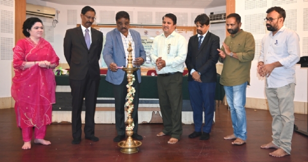 ವಿದ್ಯಾರ್ಥಿಗಳು ಭವಿಷ್ಯದಲ್ಲಿ ಉದ್ದಿಮೆದಾರಿಕೆಯ ಗುರಿ ಹೊಂದಿರಿ: ಕುಲಪತಿ ಪ್ರೊ. ಎಂ ಮುನಿರಾಜು ವಿದ್ಯಾರ್ಥಿಗಳು ಭವಿಷ್ಯದಲ್ಲಿ ಉದ್ದಿಮೆದಾರಿಕೆಯ ಗುರಿ ಹೊಂದಿರಿ: ಕುಲಪತಿ ಪ್ರೊ. ಎಂ ಮುನಿರಾಜು