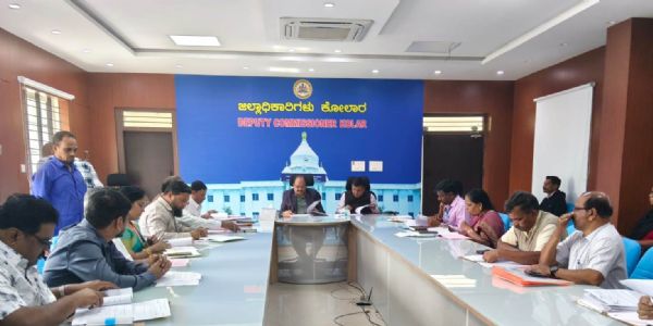 ಶಾಲಾ ಮಕ್ಕಳಿಗೆ ಮೂಲಸೌಲಭ್ಯಗಳನ್ನು ಒದಗಿಸಲು ಜಿಲ್ಲಾಧಿಕಾರಿಗಳ ಸೂಚನೆ