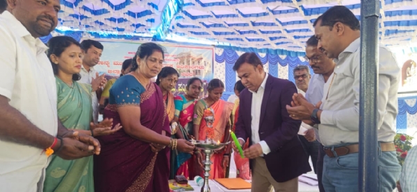 ಕಾಯಕ ಯೋಜನೆಯಲ್ಲಿ ಗ್ರಾಮ ಪಂಚಾಯಿತಿಗಳ ಸಮಗ್ರ ಅಭಿವೃದ್ಧಿಗೆ ದತ್ತು ಪಡೆಯುವ ಕಾರ್ಯಕ್ರಮವನ್ನು ಕೋಲಾರ ಜಿಲ್ಲಾ ಪಂಚಾಯಿತಿ ಮುಖ್ಯ ಕಾರ್ಯನಿರ್ವಹಣಾಧಿಕಾರಿ ಡಾ. ಪ್ರವೀಣ್ ಬಾಗೇವಾಡಿ ಚಾಲನೆ ನೀಡಿದರು.