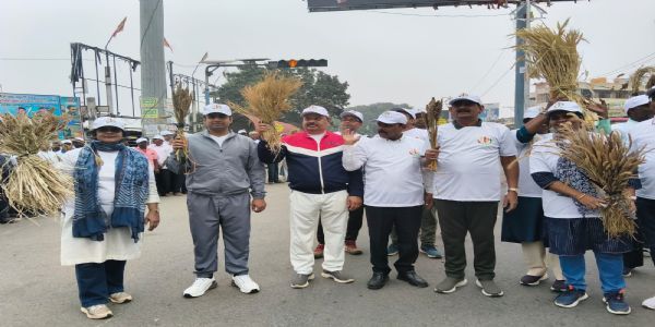 ಸಿರಿಧಾನ್ಯಗಳ ನಡಿಗೆ ಜಾಗೃತಿ ಜಾಥಾಕ್ಕೆ ಜಿಲ್ಲಾಧಿಕಾರಿ ಡಾ. ಎಂ. ಆರ್. ರವಿ ಚಾಲನೆ