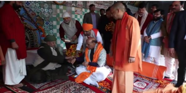 ಅಯೋಧ್ಯೆಗೆ ರಕ್ಷಣಾ ಸಚಿವ ರಾಜನಾಥ್ ಸಿಂಗ್, ಯೋಗಿ ಆದಿತ್ಯನಾಥ್ ಭೇಟಿ