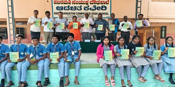 ಸಬರಮತಿ ಶಾಲೆಯ ವಿದ್ಯಾರ್ಥಿಗಳಿಗೆ ರೋಟರಿ ಕ್ಲಬ್ ವತಿಯಿಂದ ಕಲಿಕಾ ಸಾಮಾಗ್ರಿ ವಿತರಣೆ