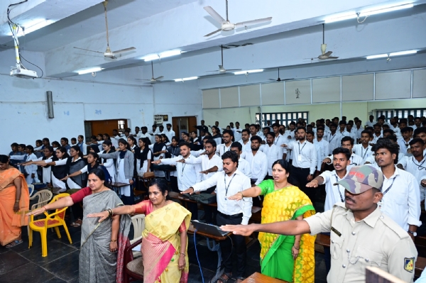 ಬಳ್ಳಾರಿ : ವಿಎಸ್‍ಆರ್ ಲಾ ಕಾಲೇಜಿನಲ್ಲಿ ಸಂವಿಧಾನ ದಿನಾಚರಣೆ