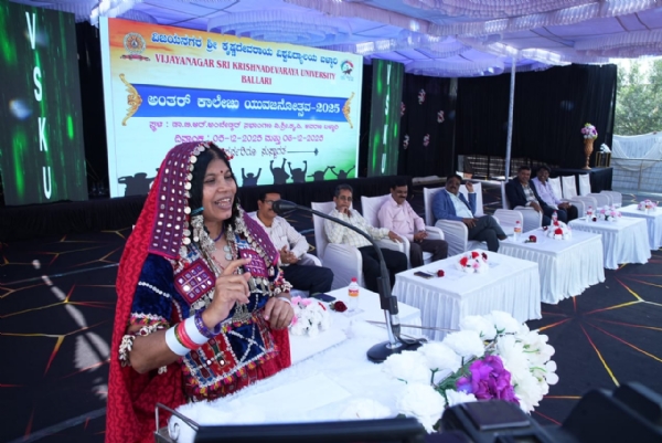 ಕಲೆ ಅಗೋಚರ ಶಕ್ತಿಯ ಮೂಲ : ಶಾಂತಿಬಾಯಿ ಕೆ ಕಲೆ ಅಗೋಚರ ಶಕ್ತಿಯ ಮೂಲ : ಶಾಂತಿಬಾಯಿ ಕೆ