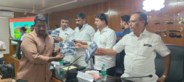 ಸಚಿವ ಬೈರತಿ ಸುರೇಶ ಅವರಿಂದ ಫಲಾನುಭವಿಗಳಿಗೆ ಸೌಲಭ್ಯ ವಿತರಣೆ ಸಚಿವ ಬೈರತಿ ಸುರೇಶ ಅವರಿಂದ ಫಲಾನುಭವಿಗಳಿಗೆ ಸೌಲಭ್ಯ ವಿತರಣೆ