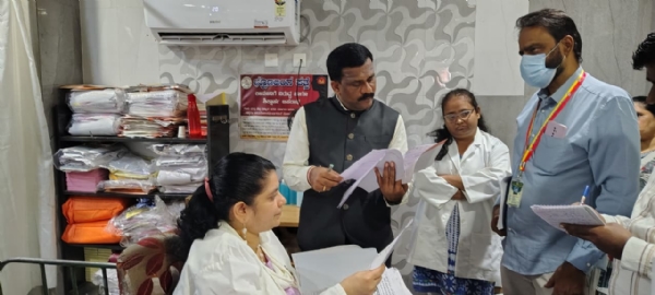 ಸ್ಕ್ಯಾನಿಂಗ್ ಸೆಂಟರ್ಗಳಲ್ಲಿ ಕಡ್ಡಾಯವಾಗಿ ನಿಯಮ ಪಾಲನೆಗೆ ಕ್ರಮ : ಶಶಿಧರ ಕೋಸಂಬೆ ಸ್ಕ್ಯಾನಿಂಗ್ ಸೆಂಟರ್ಗಳಲ್ಲಿ ಕಡ್ಡಾಯವಾಗಿ ನಿಯಮ ಪಾಲನೆಗೆ ಕ್ರಮ : ಶಶಿಧರ ಕೋಸಂಬೆ