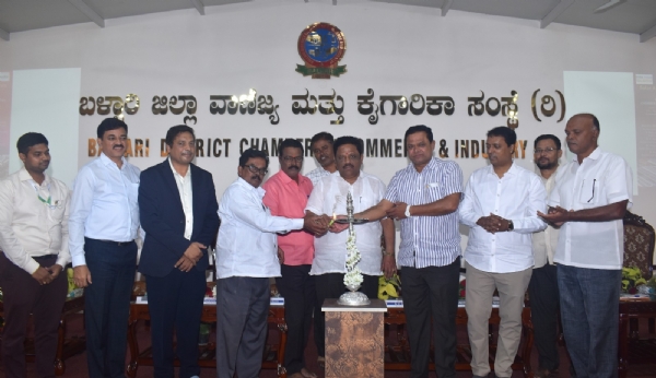 ಸೌರ ಶಕ್ತಿಯನ್ನು ಜನಪ್ರಿಯಗೊಳಿಸುವಲ್ಲಿ ಬಿಡಿಸಿಸಿಐ ಬೆಂಬಲ : ಅವ್ವಾರು ಮಂಜುನಾಥ್ ಸೌರ ಶಕ್ತಿಯನ್ನು ಜನಪ್ರಿಯಗೊಳಿಸುವಲ್ಲಿ ಬಿಡಿಸಿಸಿಐ ಬೆಂಬಲ : ಅವ್ವಾರು ಮಂಜುನಾಥ್