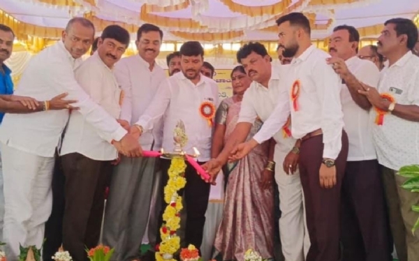 ಕೋಲಾರ ತಾಲ್ಲೂಕಿನ ದೊಡ್ಡಹಸಾಳ ಗ್ರಾಮ ಪಂಚಾಯಿತಿಯಿAದ ಚಿಕ್ಕ ಹಸಾಳ ಗ್ರಾಮದಲ್ಲಿ ವಿವಿಧ ಕಾರ್ಯಕ್ರಮಗಳಿಗೆ ಕೊತ್ತೂರು ಮಂಜುನಾಥ್ ಚಾಲನೆ ನೀಡಿದರು.