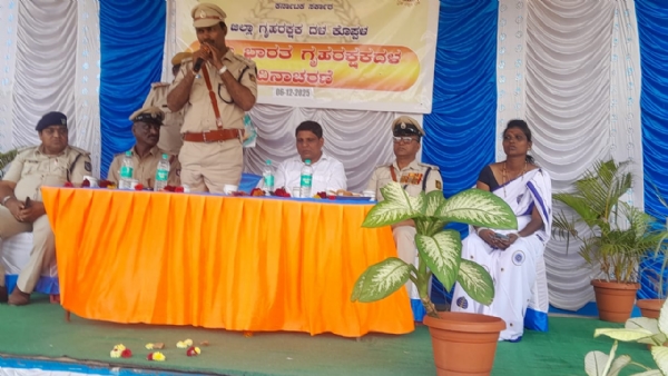 ಶಿಸ್ತು ರೂಪಿಸಿಕೊಳ್ಳುವ ಮೂಲಕ ಮತ್ತೊಬ್ಬರಿಗೆ ಆದರ್ಶವಾಗಬೇಕು -ಲಕ್ಷ್ಮಣ ಕಡೆಮನಿ ಶಿಸ್ತು ರೂಪಿಸಿಕೊಳ್ಳುವ ಮೂಲಕ ಮತ್ತೊಬ್ಬರಿಗೆ ಆದರ್ಶವಾಗಬೇಕು -ಲಕ್ಷ್ಮಣ ಕಡೆಮನಿ