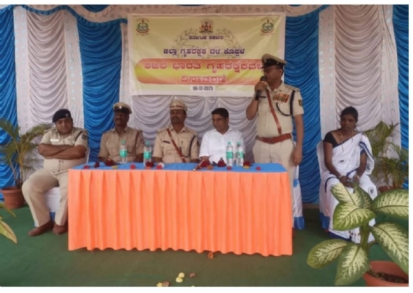 ಶಿಸ್ತು ರೂಪಿಸಿಕೊಳ್ಳುವ ಮೂಲಕ ಮತ್ತೊಬ್ಬರಿಗೆ ಆದರ್ಶವಾಗಬೇಕು -ಲಕ್ಷ್ಮಣ ಕಡೆಮನಿ ಶಿಸ್ತು ರೂಪಿಸಿಕೊಳ್ಳುವ ಮೂಲಕ ಮತ್ತೊಬ್ಬರಿಗೆ ಆದರ್ಶವಾಗಬೇಕು -ಲಕ್ಷ್ಮಣ ಕಡೆಮನಿ