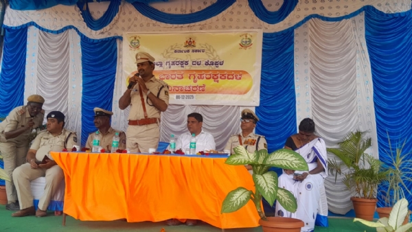 ಶಿಸ್ತು ರೂಪಿಸಿಕೊಳ್ಳುವ ಮೂಲಕ ಮತ್ತೊಬ್ಬರಿಗೆ ಆದರ್ಶವಾಗಬೇಕು -ಲಕ್ಷ್ಮಣ ಕಡೆಮನಿ ಶಿಸ್ತು ರೂಪಿಸಿಕೊಳ್ಳುವ ಮೂಲಕ ಮತ್ತೊಬ್ಬರಿಗೆ ಆದರ್ಶವಾಗಬೇಕು -ಲಕ್ಷ್ಮಣ ಕಡೆಮನಿ