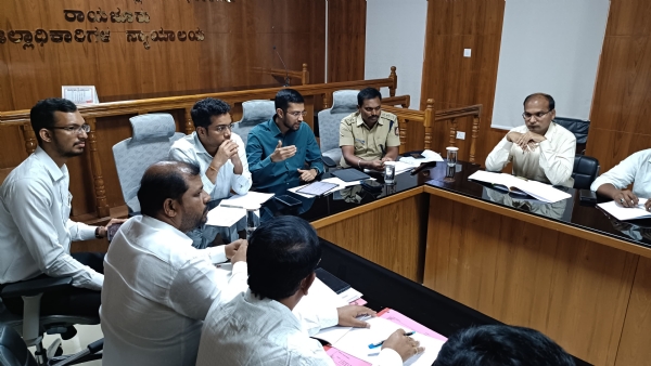 ರಾಯಚೂರು ರಸ್ತೆಗಳಲ್ಲಿನ ತಗ್ಗು ಗುಂಡಿ ಮುಚ್ಚಲು ಕ್ರಮ : ಜಿಲ್ಲಾಧಿಕಾರಿ ನಿತೀಶ್ .ಕೆ ರಾಯಚೂರು ರಸ್ತೆಗಳಲ್ಲಿನ ತಗ್ಗು ಗುಂಡಿ ಮುಚ್ಚಲು ಕ್ರಮ : ಜಿಲ್ಲಾಧಿಕಾರಿ ನಿತೀಶ್ .ಕೆ