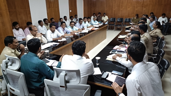 ರಾಯಚೂರು ರಸ್ತೆಗಳಲ್ಲಿನ ತಗ್ಗು ಗುಂಡಿ ಮುಚ್ಚಲು ಕ್ರಮ : ಜಿಲ್ಲಾಧಿಕಾರಿ ನಿತೀಶ್ .ಕೆ ರಾಯಚೂರು ರಸ್ತೆಗಳಲ್ಲಿನ ತಗ್ಗು ಗುಂಡಿ ಮುಚ್ಚಲು ಕ್ರಮ : ಜಿಲ್ಲಾಧಿಕಾರಿ ನಿತೀಶ್ .ಕೆ