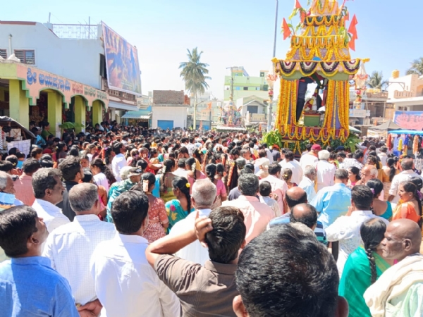 ಚಿತ್ರ:ಕೋಲಾರ ತಾಲೂಕಿನ ವಕ್ಕಲೇರಿ ಶ್ರೀಮಾರ್ಕಂಡೇಶ್ವರ ಸ್ವಾಮಿ ಬ್ರಹ್ಮರಥೋತ್ಸವವು ಅದ್ದೂರಿಯಾಗಿ ನೆರವೇರಿತು.