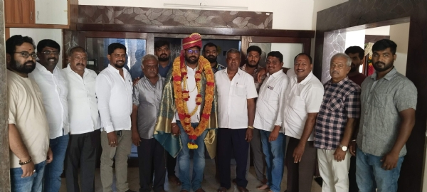 ಹಿಂದುಳಿದ ವರ್ಗಗಳ ಜಾಗೃತಿ ವೇದಿಕೆ ಅಧ್ಯಕ್ಷರಾಗಿ ಆಯ್ಕೆಯಾಗಿರುವ ದಿವಾಕರ್ ಯಾದವ್ ಅವರನ್ನು ಕೋಲಾರ ಜಿಲ್ಲಾ ಯಾದವ ಸಂಘದಿAದ ಸನ್ಮಾನಿಸಲಾಯಿತು.