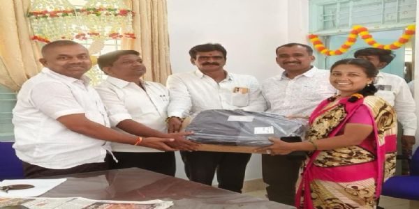 ಶಾಸಕ ಕೊತ್ತೂರು ಮಂಜುನಾಥ್‌ರವರಿ0ದ ವಿದ್ಯಾರ್ಥಿಗಳಿಗೆ ಲ್ಯಾಪ್ ಟಾಪ್ ಕೊಡುಗೆ