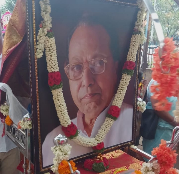 ಫಸ್ಟ್ ಗೇಟ್ ಸರ್ಕಲ್‍ಗೆ ಬೆಳಗಲ್ಲು ವೀರಣ್ಣನವರ ಹೆಸರಿಡಿ  : ವಸುಂಧರಾ ಭೂಪತಿ
