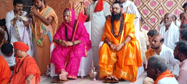 ಬಳ್ಳಾರಿ : ಮಂಗಳಮುಖಿಯರಿಗೆ ಉಡಿ ತುಂಬುವಿಕೆ ಧಾರ್ಮಿಕವಾಗಿ ಮಹತ್ವ ಪಡೆದಿದೆ - ಉಜ್ಜಯಿನಿ ಶ್ರೀಗಳು