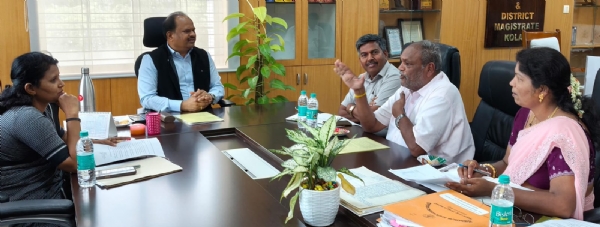 ಕೋಲಾರ ಜಿಲ್ಲಾಧಿಕಾರಿ ಡಾ. ಎಂ.ಆರ್. ರವಿ ಮಾಸ್ತಿ ವೆಂಕಟೇಶ್ ಅಯ್ಯಾಂಗಾರ್ ಜಯಂತಿಯ ಬಗ್ಗೆ ಪರ‍್ವಭಾವಿ ಸಭೆ ನಡೆಸಿದರು.