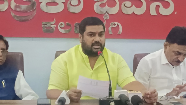 Balraj Guttedar demands payment of crop insurance money