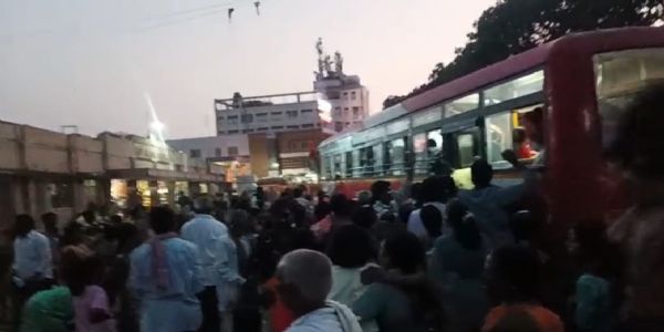 ಬಸ್ ನಿಲ್ದಾಣದಲ್ಲಿ ಮಹಿಳೆಯರ ಮಾಂಗಲ್ಯಸರ ಕಳ್ಳತನ