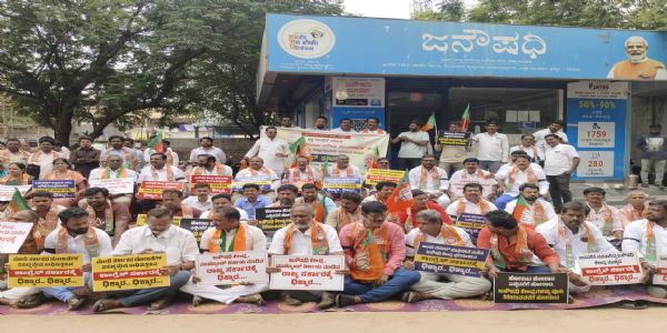 ಬಳ್ಳಾರಿ : ಜನೌಷಧಿ ಕೇಂದ್ರ ಮುಚ್ಚದಂತೆ ಆಗ್ರಹ
