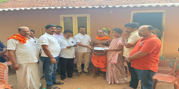 ಸುಹಾಸ್ ಶೆಟ್ಟಿ ಕುಟುಂಬಕ್ಕೆ ಯತ್ನಾಳ್ 5 ಲಕ್ಷ ಚೆಕ್ ವಿತರಣೆ