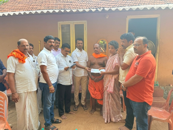 ಚೆಕ್ ವಿತರಣೆ