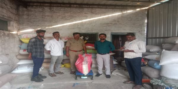 ಹೊಸಪೇಟೆ : ಅಕ್ರಮ ಪಡಿತರ ಸಾಗಣೆ, 193 ಕ್ವಿಂಟಾಲ್ ಆಹಾರಧಾನ್ಯ ವಶ
