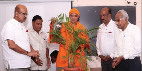 ವಿದ್ಯಾರ್ಥಿ ಜೀವನದಲ್ಲಿ ಶೈಕ್ಷಣಿಕ ಸಾಧನೆಯೊಂದಿಗೆ ನೈತಿಕ ಮೌಲ್ಯಗಳ ಅವಶ್ಯ: ನಿರ್ಭಯಾನಂದ ಸ್ವಾಮೀಜಿ