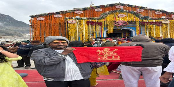ಶ್ರೀ ಕೇದಾರನಾಥ್ ಸನ್ನಿಧಾನದಲ್ಲಿ ಆರ್‌ಸಿಬಿ ಲಾಂಛನ ಪ್ರದರ್ಶಿಸಿ ಪ್ರಾರ್ಥನೆ