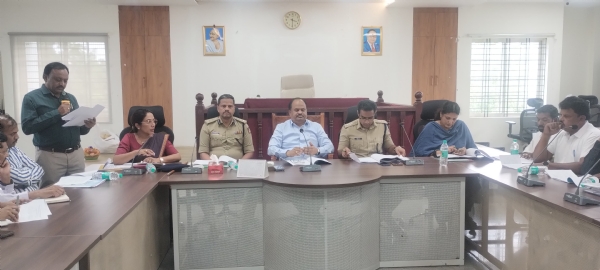 ಕೋಲಾರ ಜಿಲ್ಲಾಧಿಕಾರಿ ಡಾ. ಡಿ.ಆರ್.ರವಿ ಪರಿಶಿಷ್ಟ ಜಾತಿ ಪರಿಶಿಷ್ಟ ವರ್ಗಗಳ ದೌರ್ಜನ್ಯ ನಿಯಂತ್ರಣ ಸಭೆ ನಡೆಸಿದರು.