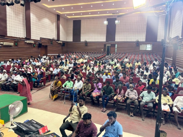 ಉಚಿತ ಸಾಧನ ಸಲಕರಣೆಗಳ ವಿತರಣೆ