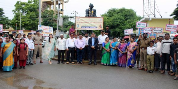 ವಿಶ್ವ ಬಾಲ ಕಾರ್ಮಿಕ ಪದ್ಧತಿ ವಿರೋಧಿ ದಿನಾಚರಣೆ ಜಾಗೃತಿ ಜಾಥಾಕ್ಕೆ ಸಿ.ಎಸ್.ಶಿವನಗೌಡ್ರ ಚಾಲನೆ