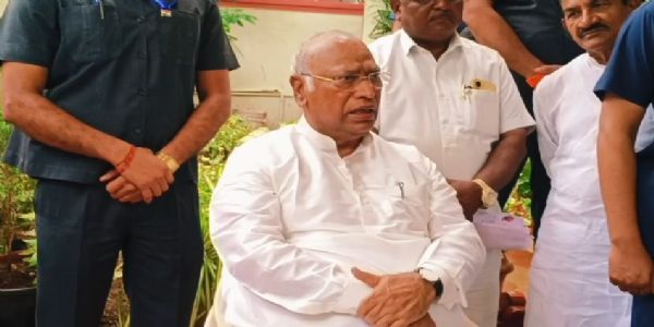 ಇಡಿ ದಾಳಿ ; ಮಲ್ಲಿಕಾರ್ಜುನ ಖರ್ಗೆ ಆಕ್ರೋಶ