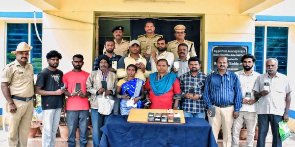 ಕಳವು ಮೊಬೈಲ್‌ಗಳ ಪತ್ತೆ, ವಾರಸುದಾರರಿಗೆ ಹಸ್ತಾಂತರ