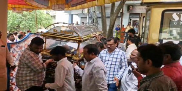 ಸಕಲ‌ ಗೌರವದೊಂದಿಗೆ ಡೇವಿಡ್ ಸಿಮಿಯೋನ್ ಅಂತ್ಯಕ್ರಿಯೆ