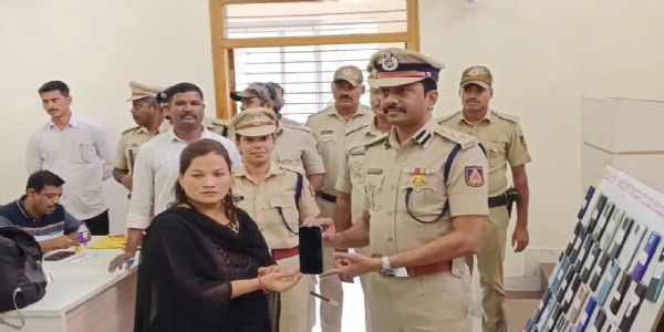 ಕಲಬುರಗಿ ನಗರ ಪೋಲಿಸರ ಕಾರ್ಯಚರಣೆ : 225 ಮೊಬೈಲ್ ವಾರಸುದಾರರಿಗೆ ವಾಪಸ್