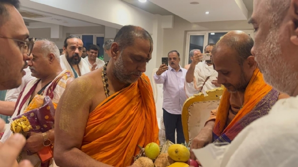 ಮಠಗಳ  ವಿವಾದ : ಶ್ರೀ ಸುಬುಧೇಂದ್ರ, ಶ್ರೀ ಸತ್ಯಾತ್ಮ ತೀರ್ಥರ ಭೇಟಿ, ಮಾತುಕತೆ