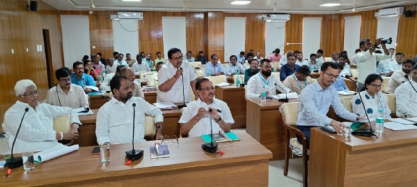 ಮೇಲ್ದರ್ಜೆಗೇರಿಸಿದ ಜಿಲ್ಲಾ ಮುಖ್ಯ ರಸ್ತೆಗಳ  ಅಗಲೀಕರಣಕ್ಕೆ ಅನುದಾನ: ಸತೀಶ್ ಜಾರಕಿಹೊಳಿ