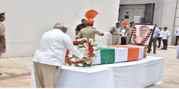 ಸಂಜೆ ಗುಜರಾತ್ ಮಾಜಿ ಮುಖ್ಯಮಂತ್ರಿ ವಿಜಯ್ ರೂಪಾನಿ ಅಂತ್ಯಕ್ರಿಯೆ