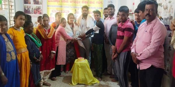 ಭುವನೇಶ್ವರಿ ವಿಶೇಷ ಅಗತ್ಯವುಳ್ಳ ಮಕ್ಕಳ ಶಾಲೆಯಲ್ಲಿ ಹುಟ್ಟುಹಬ್ಬ ಆಚರಣೆ
